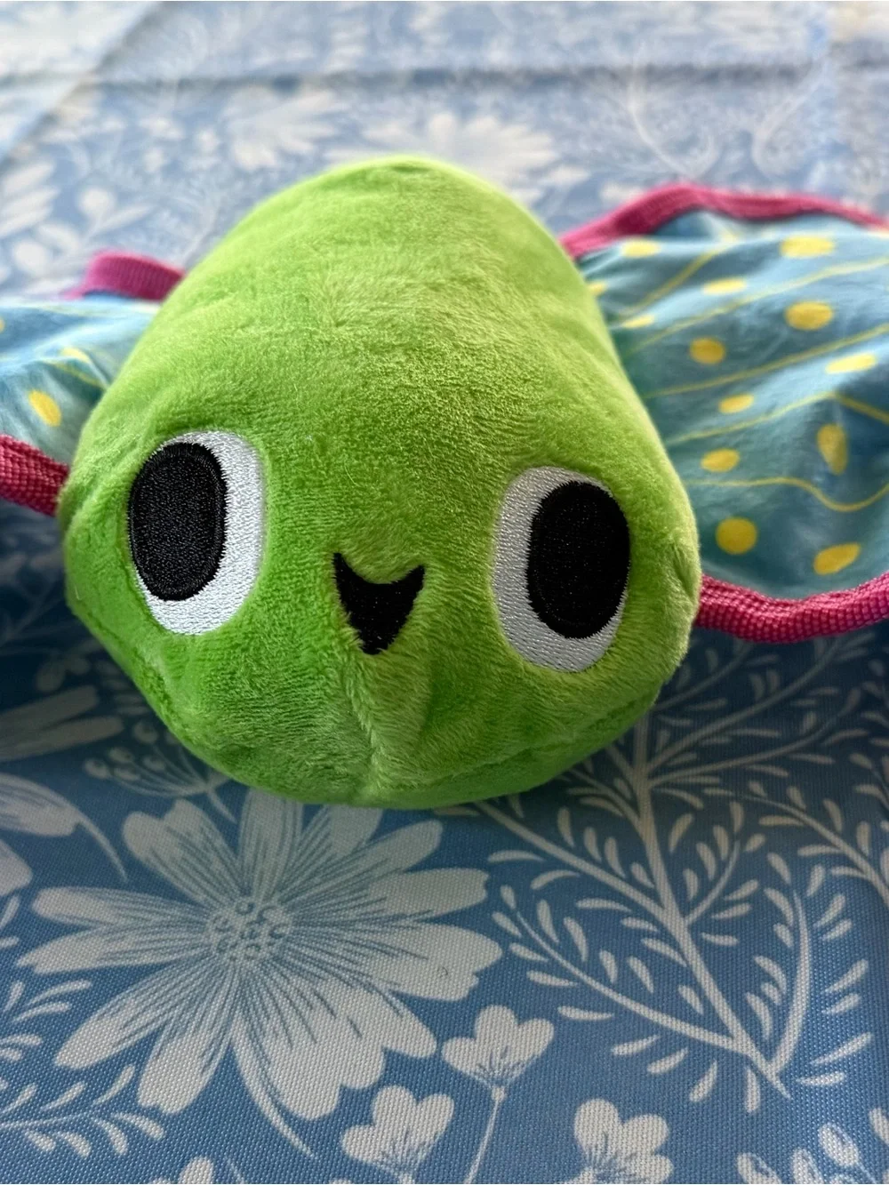 Flying Fish Dog Toy with Blue Polka-Dot Wings - Picture 5 of 5